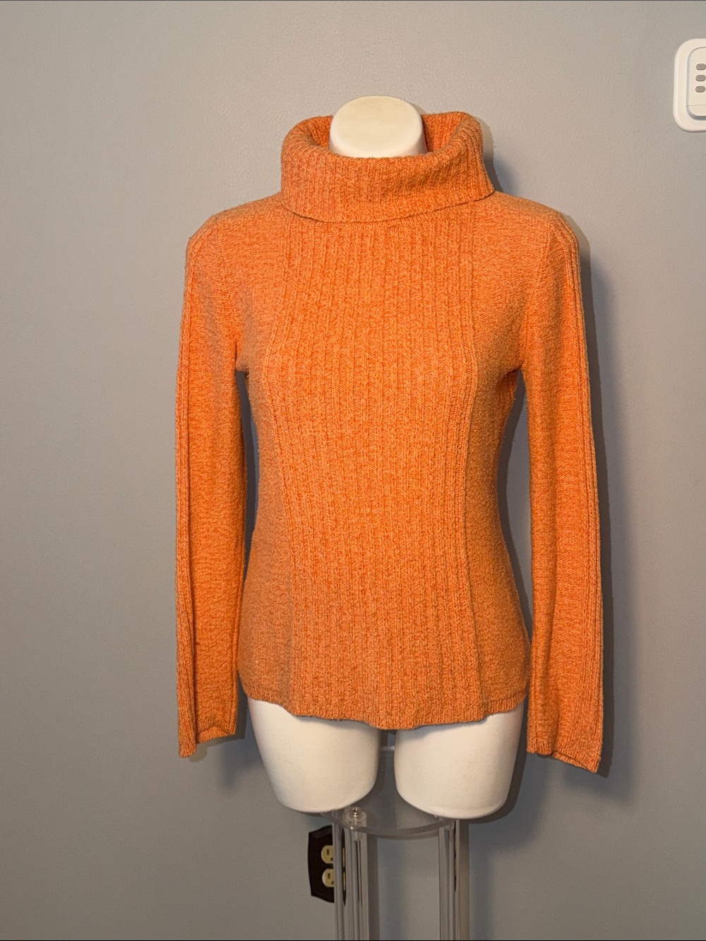 Sundance Ladies Ribbed Turtleneck Sweater in Heathered Orange. Medium.